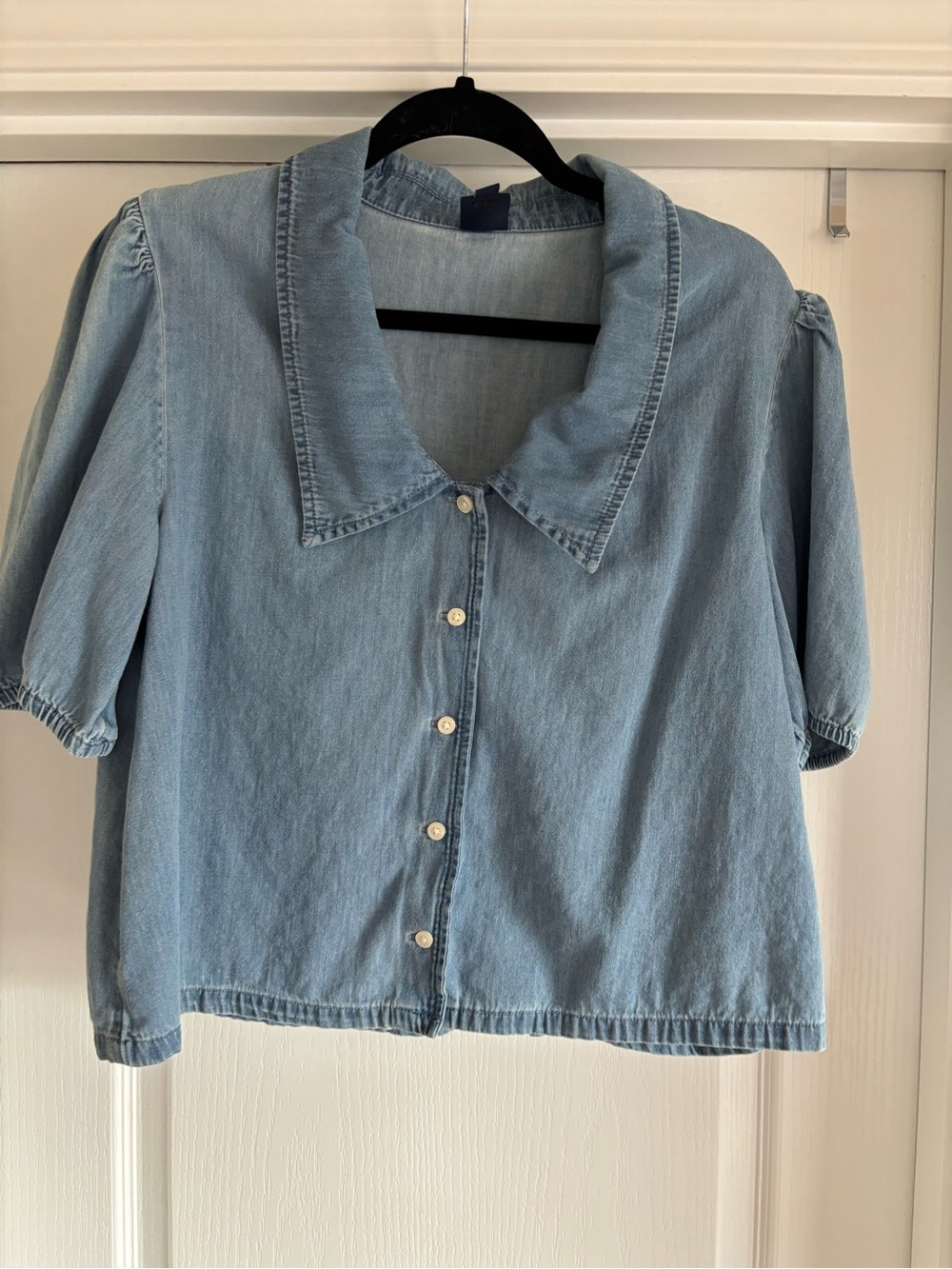 GAP Women’s Light Blue Denim Button-Front Top